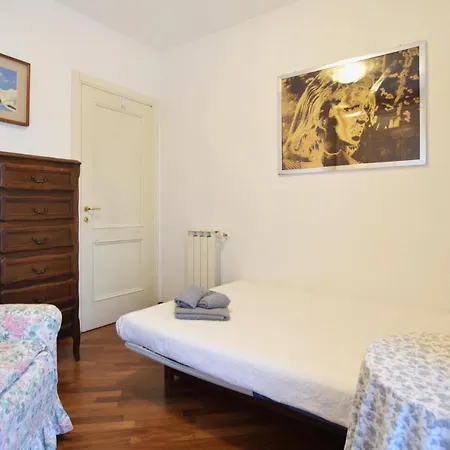 2 Bedroom Cozy In Viareggio