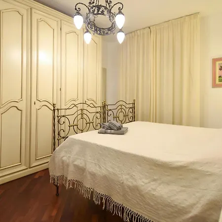 2 Bedroom Cozy In Apartment