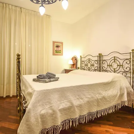2 Bedroom Cozy In